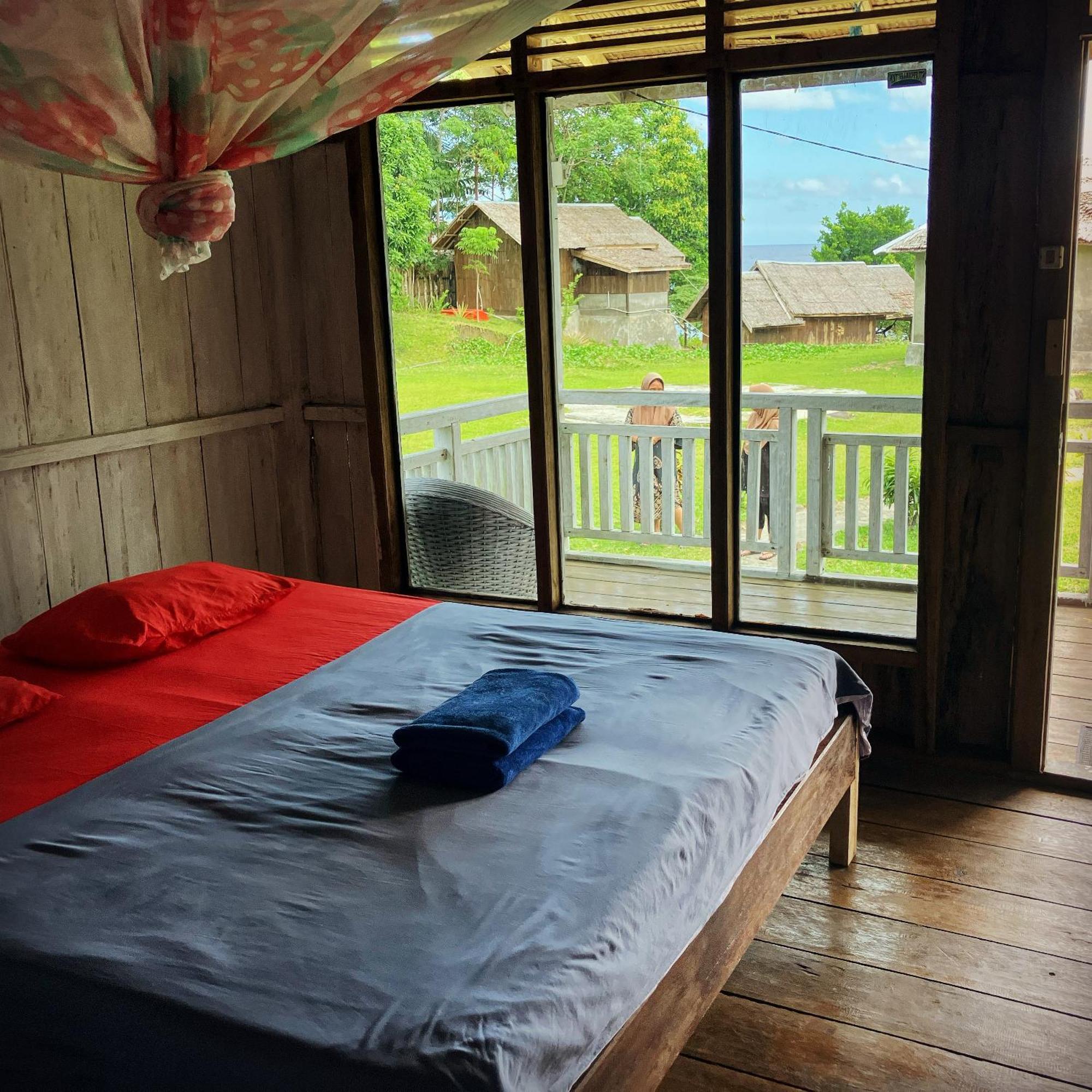 Pristine Paradise Dive Resort - Togean Islands, Una Una Pulau Unauna Exterior photo