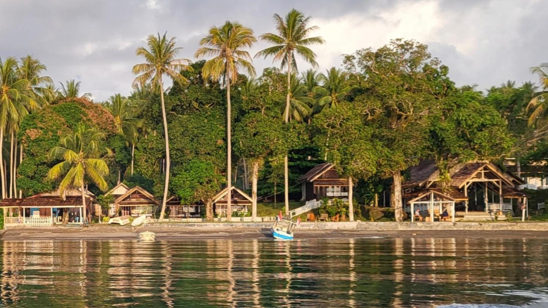 Pristine Paradise Dive Resort - Togean Islands, Una Una Pulau Unauna Exterior photo