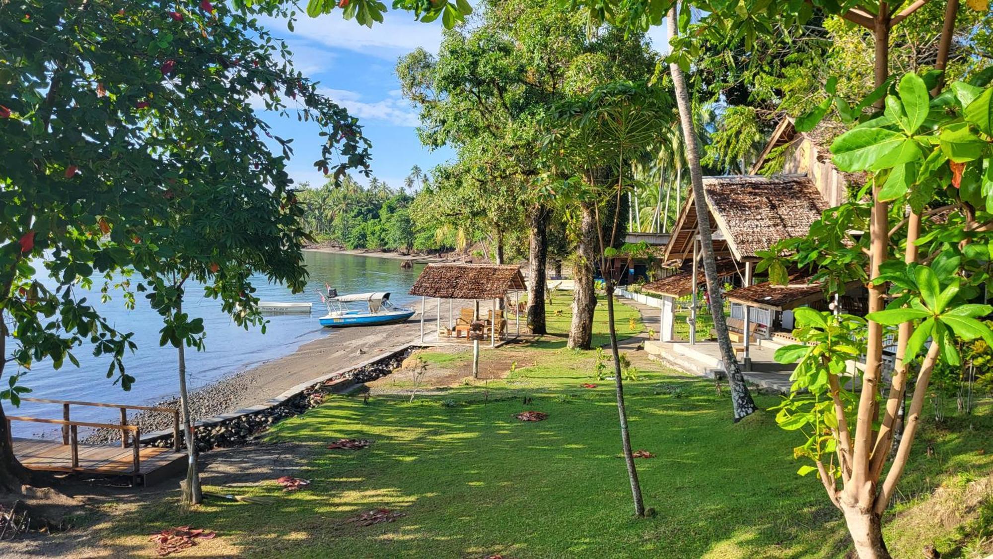 Pristine Paradise Dive Resort - Togean Islands, Una Una Pulau Unauna Exterior photo