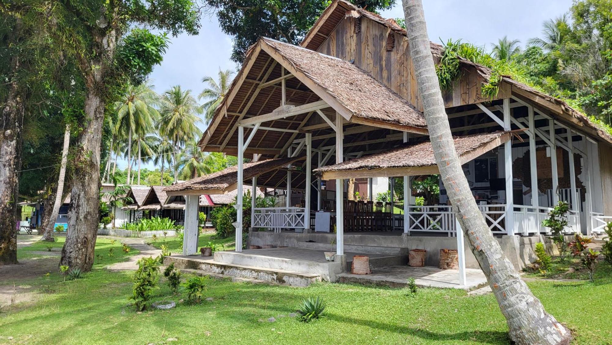 Pristine Paradise Dive Resort - Togean Islands, Una Una Pulau Unauna Exterior photo